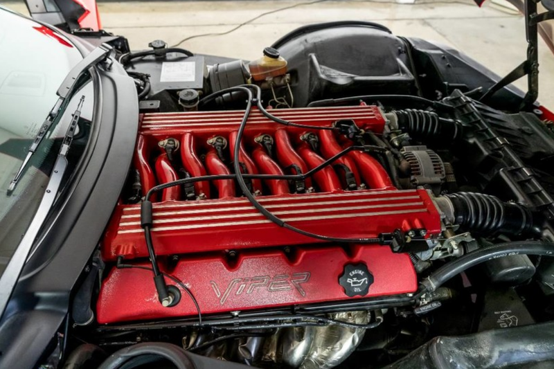 Illustration for article titled I Need This Time Capsule 1992 Dodge Viper With 34 Miles on the Clock